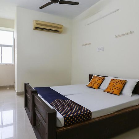 Spot On 63050 Kag Rooms Guduvancheri Exterior photo